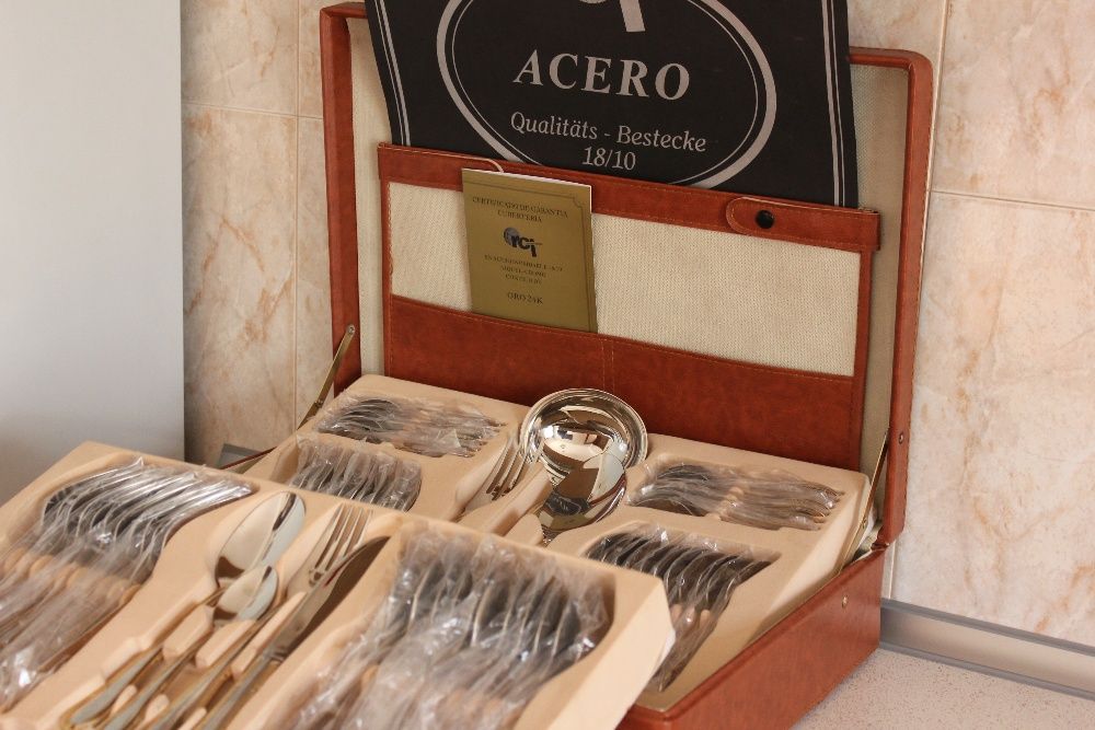 Faqueiro - Fio de Ouro 24 K - 75 Peças - 12 Pessoas