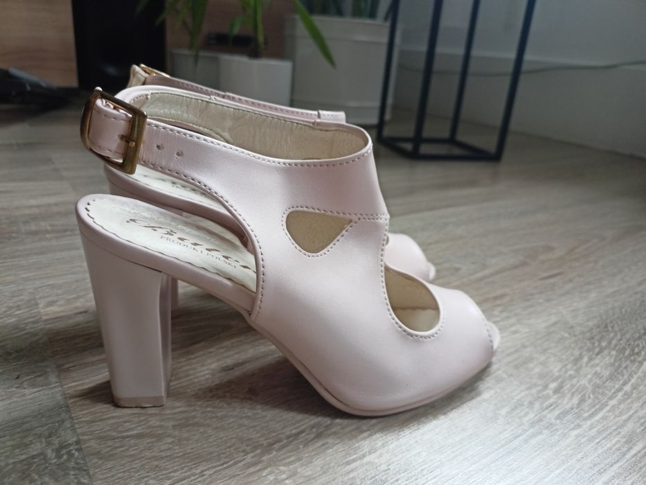 Buty na słupku 37 pudrowy róż