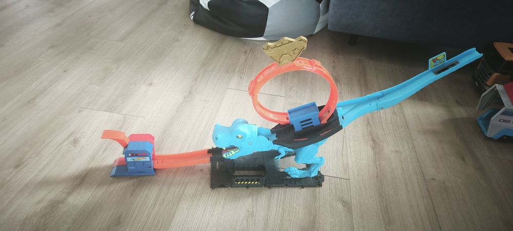 Tor hot wheels dinozaur