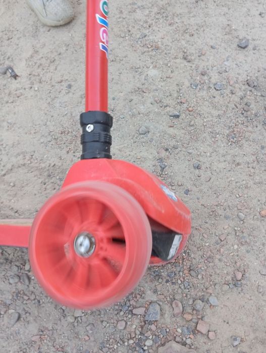 Продаю самокати і дитячий кошик( візочок).