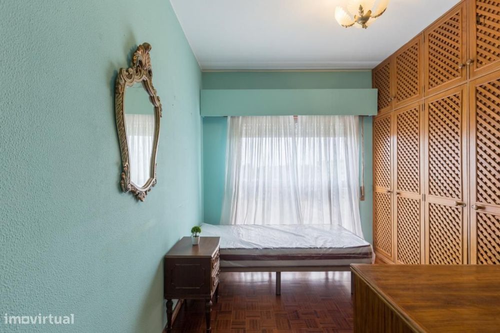 Quarto - localizado em Paranhos Porto