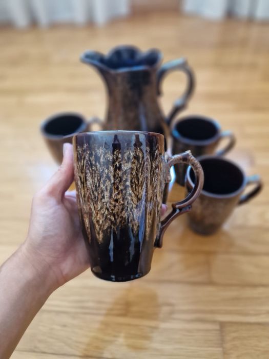 Conjunto jarro e canecas