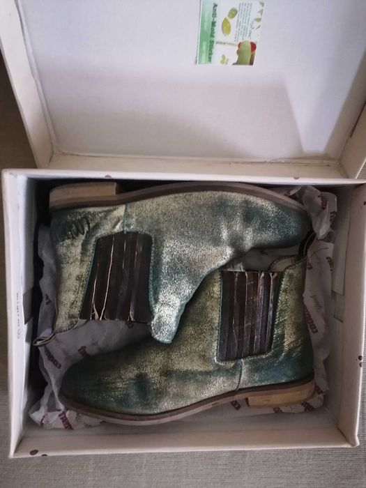 Botins dourados rasos da Coolway