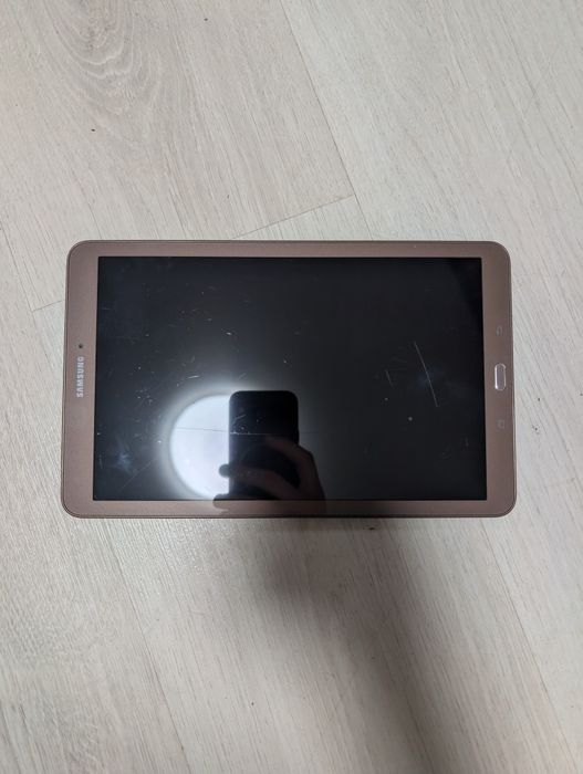 Samsung Galaxy Tab E SM-T561