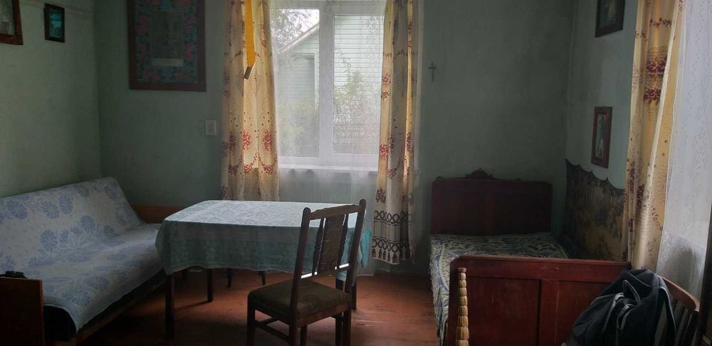 Продається будинок з земельною ділянкою