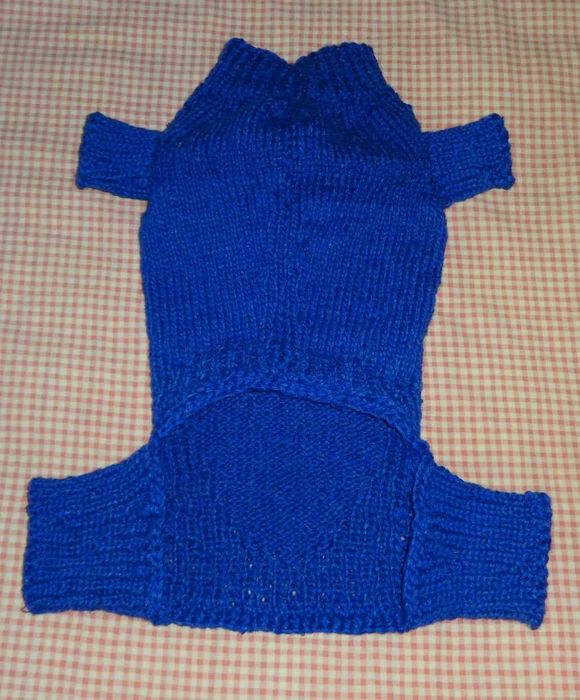 Вязаный комбинезон для  собачек