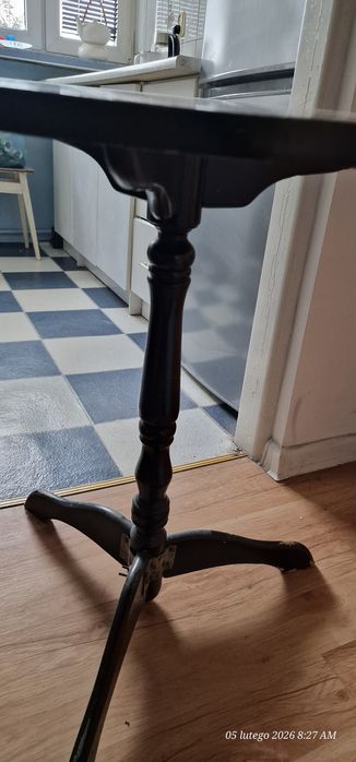 Sprzedam dwa regały z czasów PRL,dwa stoliki i krzesło obrotowe i wers