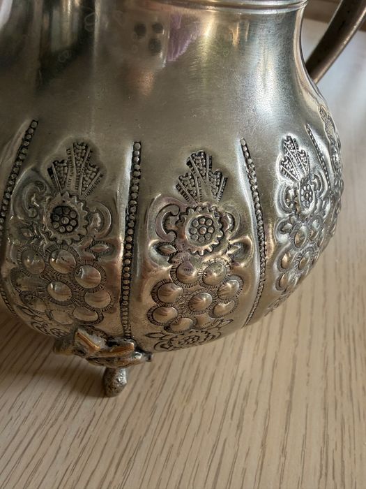 Ozdobny dzbanek imbryk