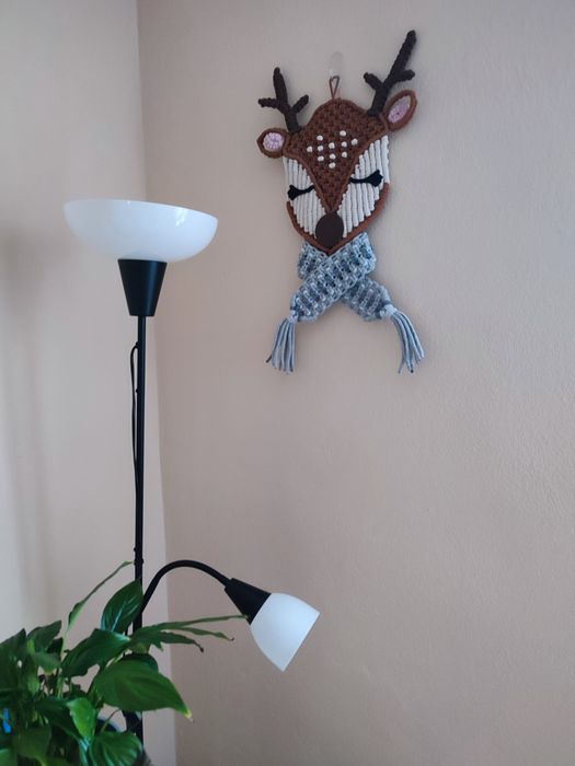 Zimowy renifer jelonek zawieszka dekoracja makrama szary szalik