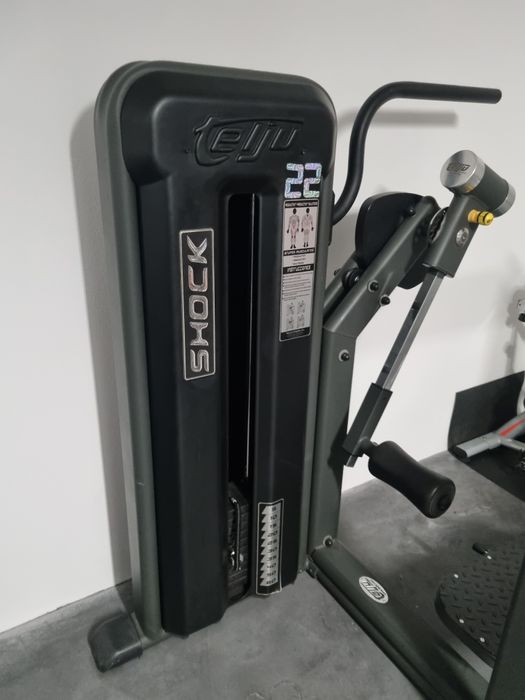 Maquina adutor abdutor e glúteos