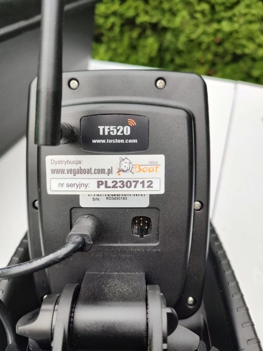 Łódka zanętowa z Echosonda Toslon TF520  zestaw