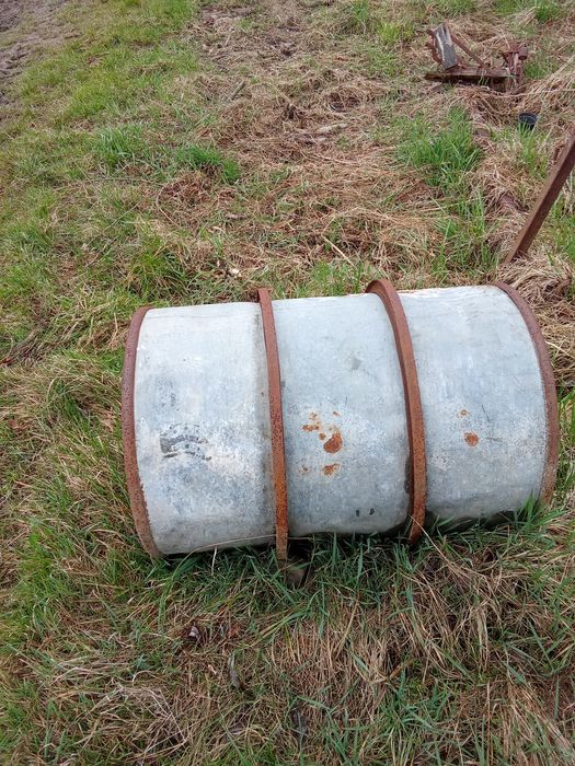 Sprzedam beczki metalowe