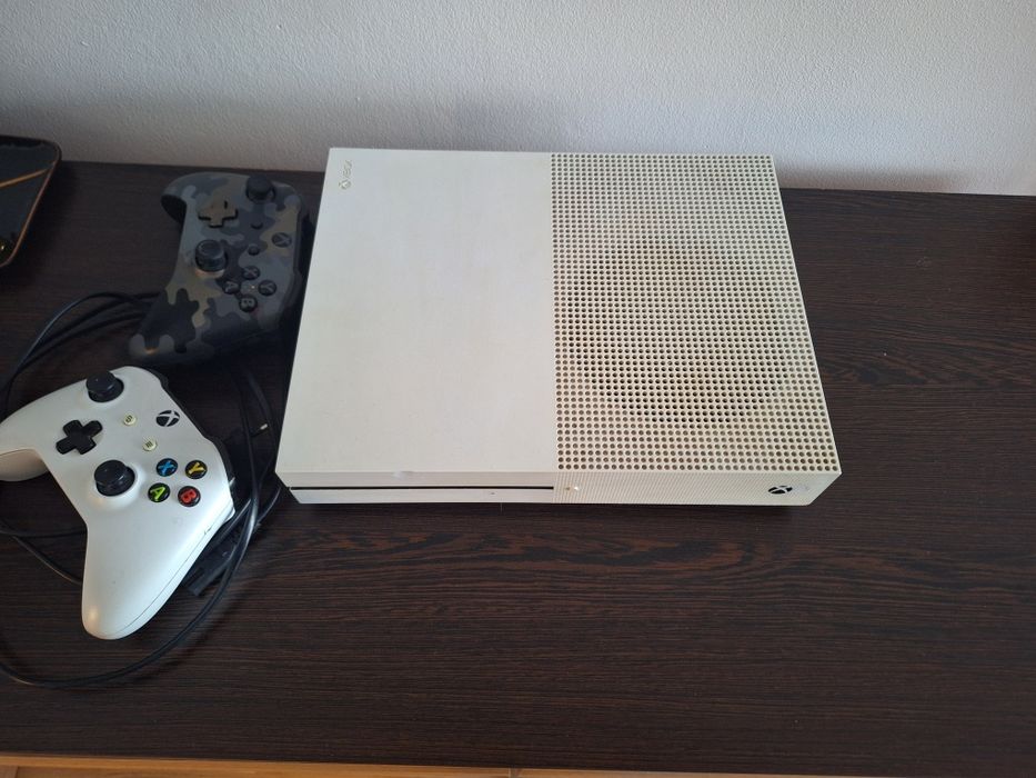 Sprzedam Xbox one S 1TB