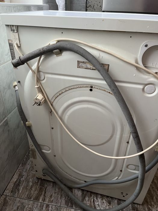 Пральна машина indesit, вузька