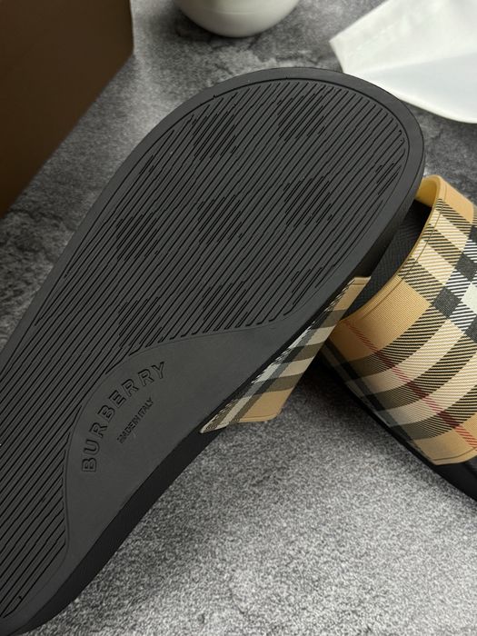 Тапки Burberry (шльопанці)