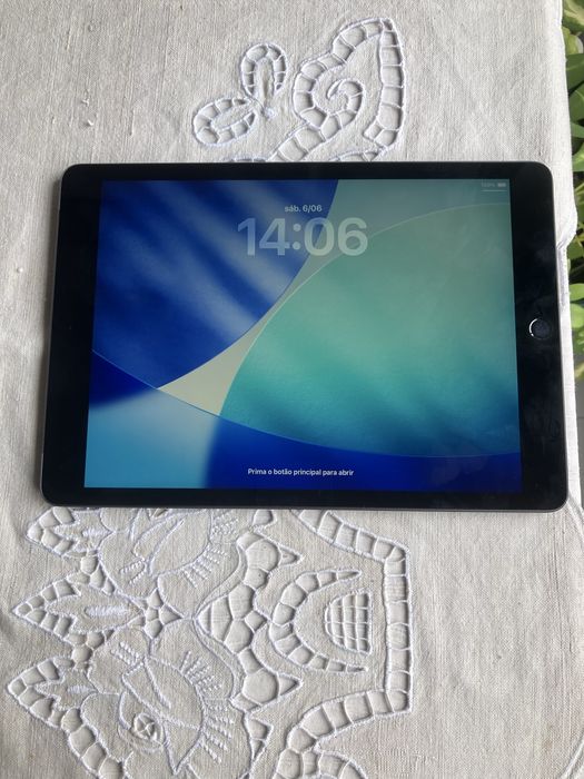 Apple iPad 8th Gen, 8ª Geração 32GB 4G/Cartão SIM