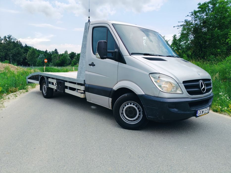 Transport auto lawetą holowanie
