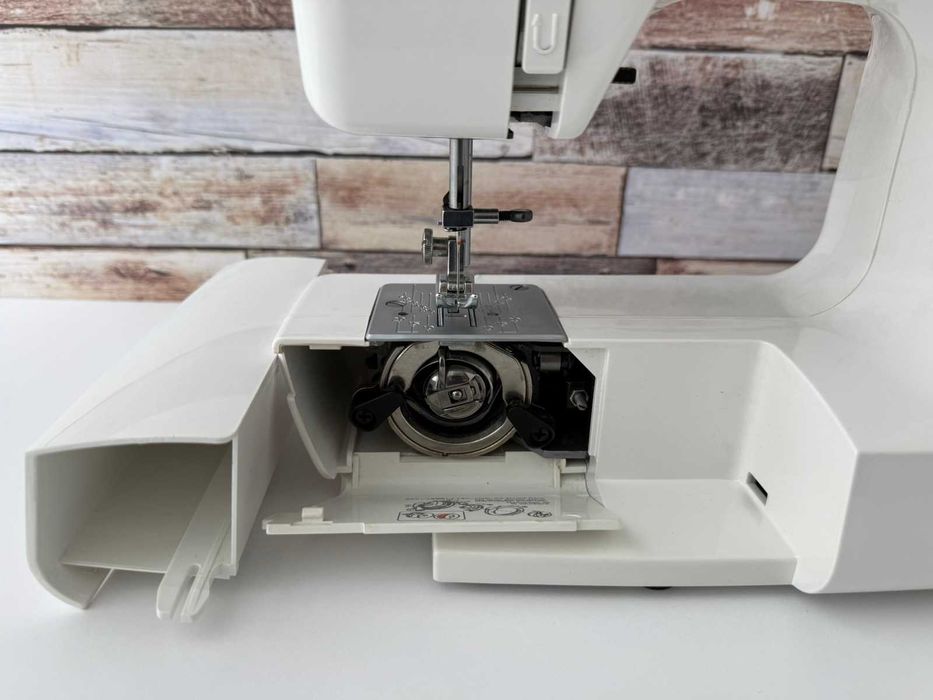 Швейна машина JANOME Jem