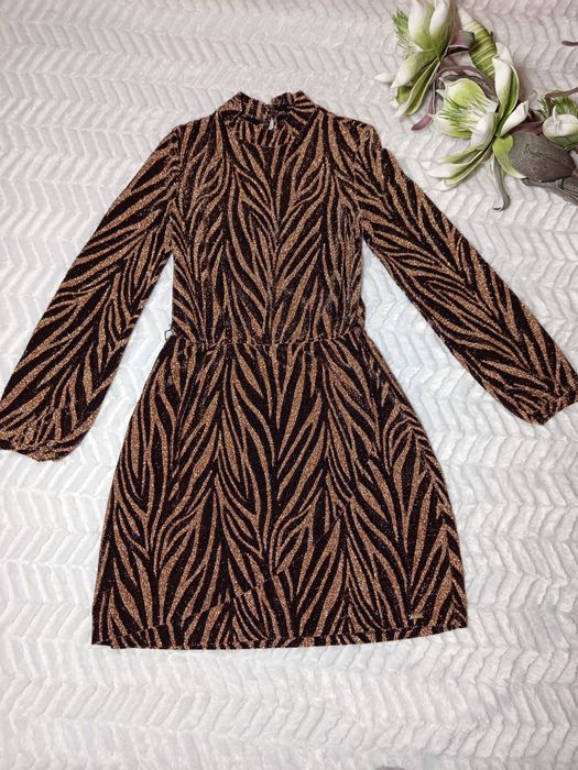 Sukienka zebra złota błyszcząca blink pod szyję długi rękaw tulipan