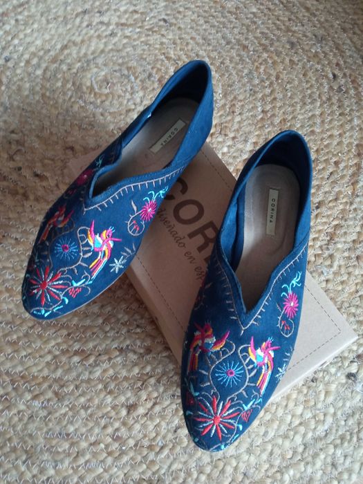 Sapatos Corina com bordados