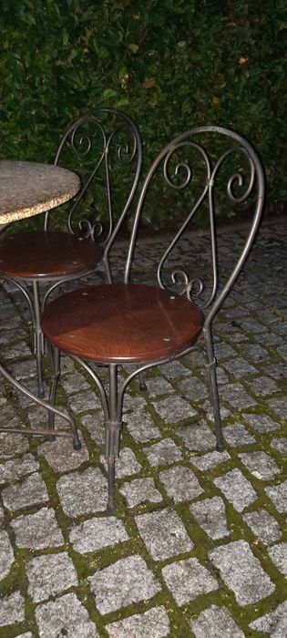 Conjunto Mesa e Cadeiras de Jardim