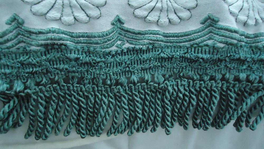 Colcha verde acetinada