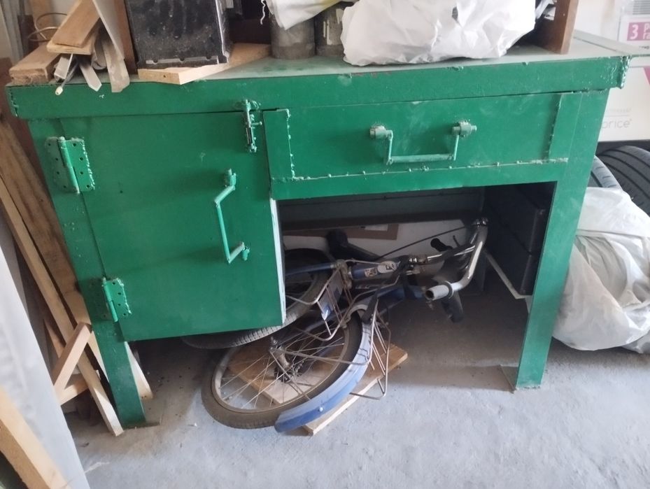 Стіл слюсарний металевий