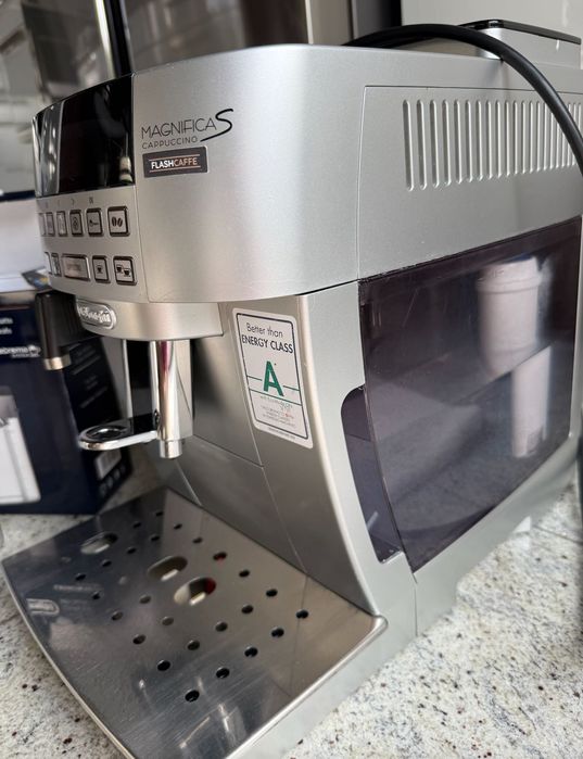 ekspres De’Longhi Magnifica S Cappuccino  zadbany serwisowy
