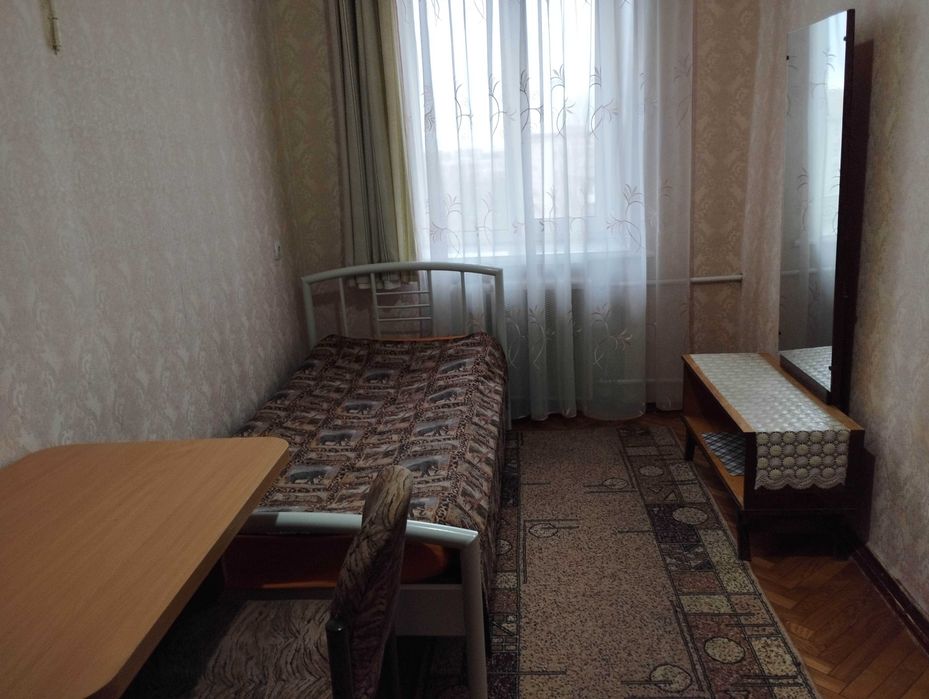 м.Черниговская.Комната под ключ БЕЗ ХОЗЯЕВ  для 1 чел. ул.Лазаревского 2