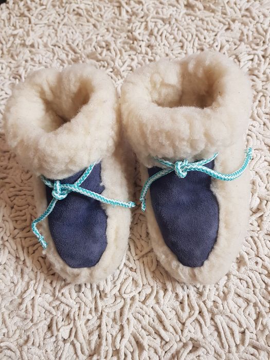 Теплые детские пинетки . Две пары.. Германия.