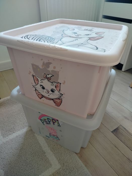 Pojemniki pudła plastikowe dziewczynka