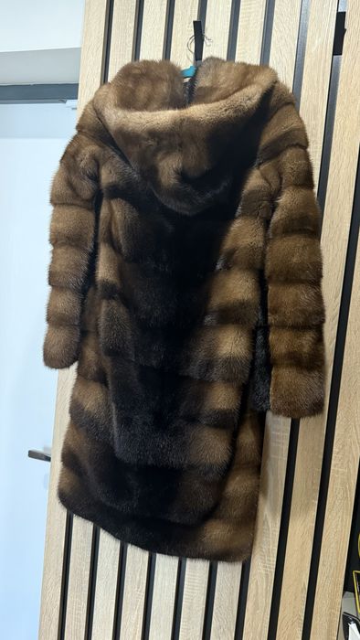 Жіноча норкова шуба