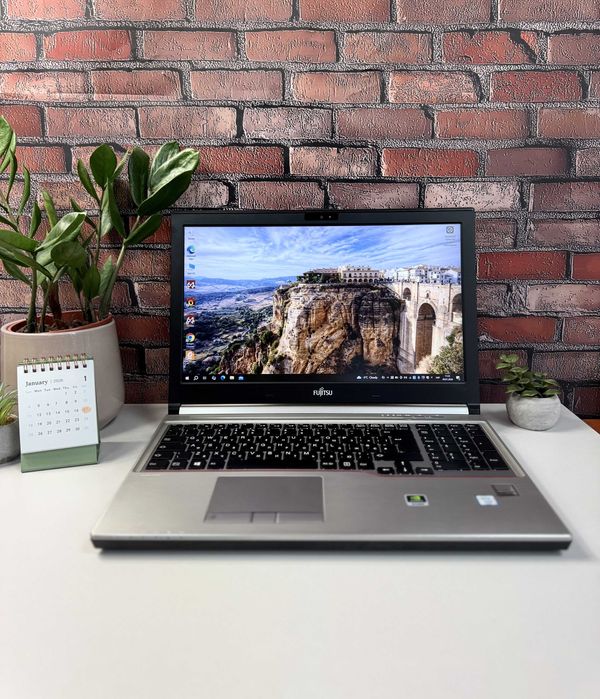 Fujitsu Celsius H770·Xeon E3-1505M·32GB·SSD512+HDD1TB·Quadro M220 4GB