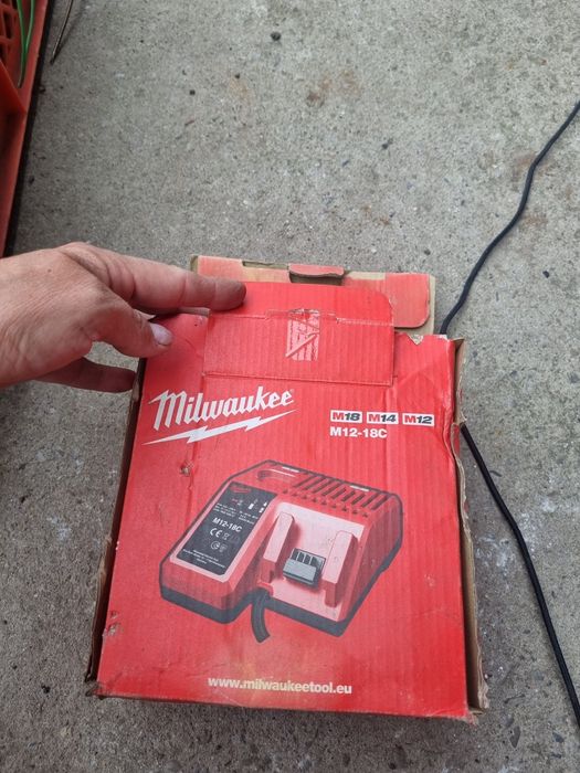 Klucz udarowy Milwaukee M12-18c+ładowarka
