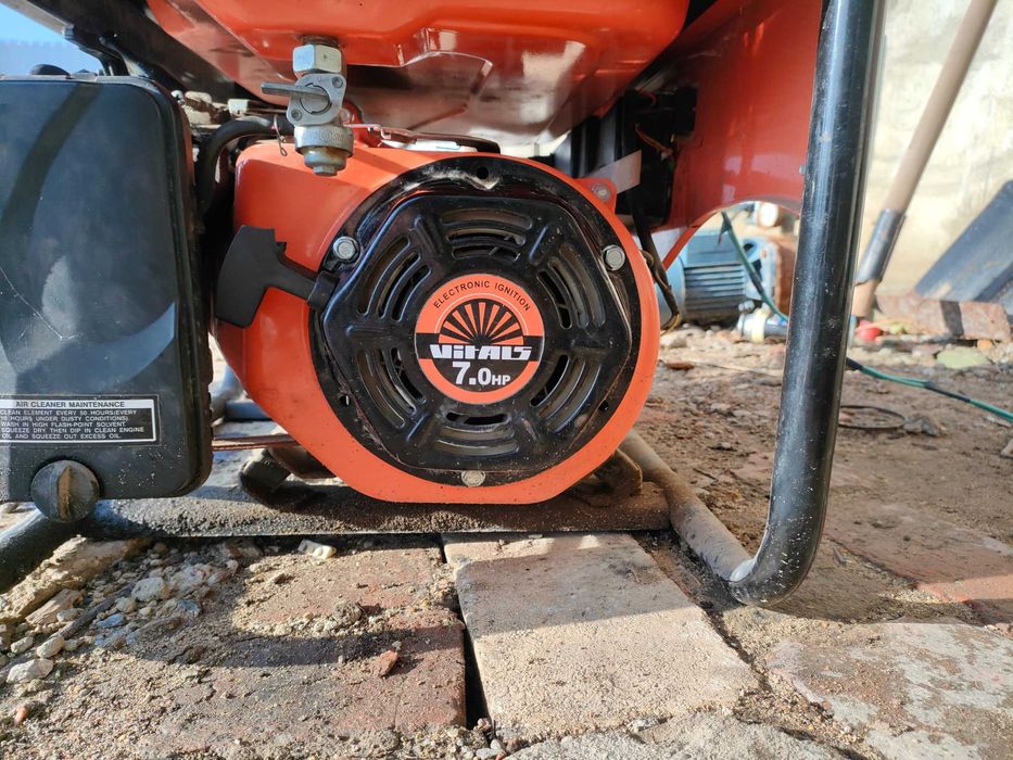 Генератор 2,8 кВ Газ-Бензин.