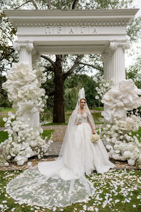 Продається весільна сукня