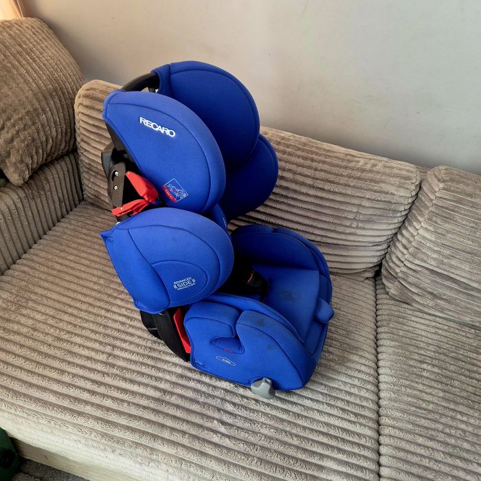 Fotelik dziecięcy samochodowy RECARO Young Sport Hero 9-36kg Niebieski