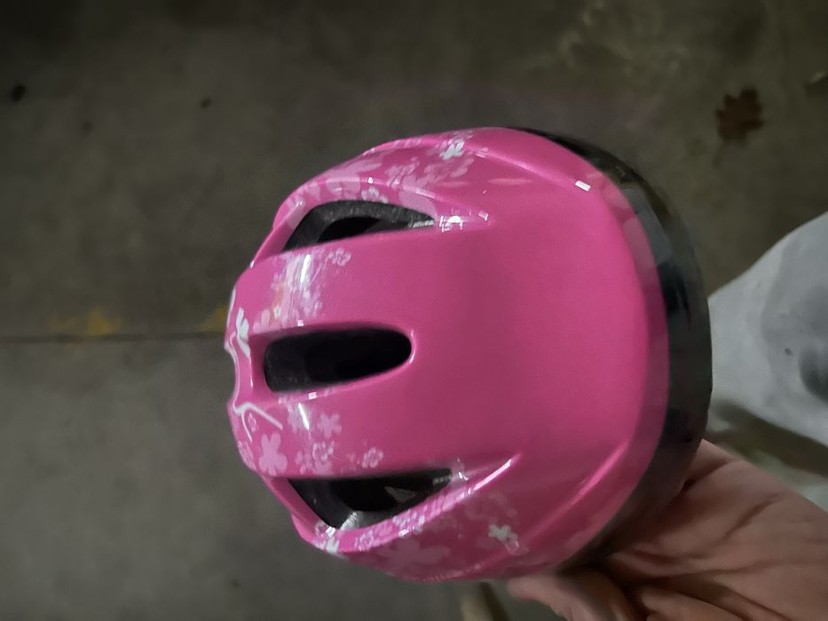 Bicicleta  crianca com capacete