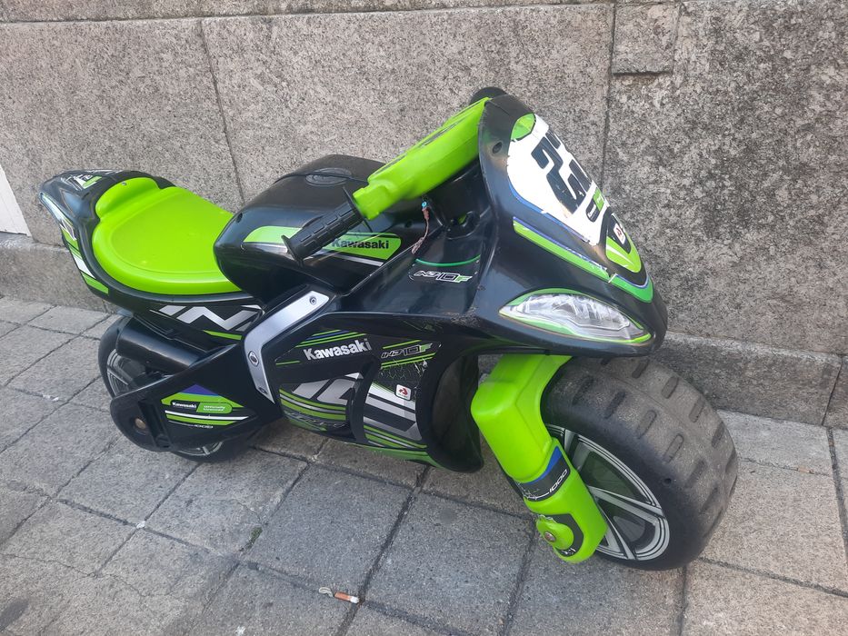 Moto kawasaki para criança a partir dos 3anos