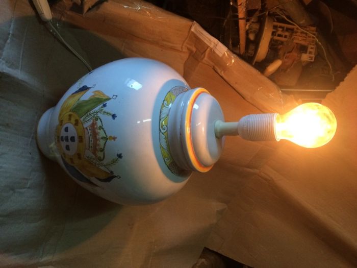 Candeeiro utilitário e decorativo