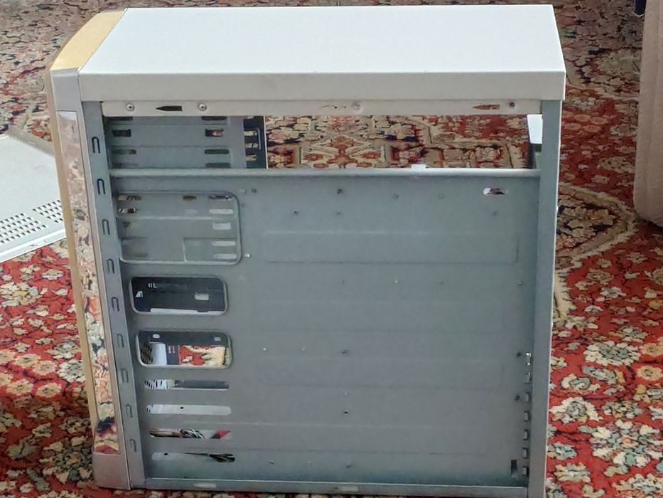 Корпус ПК системного блоку ATX.