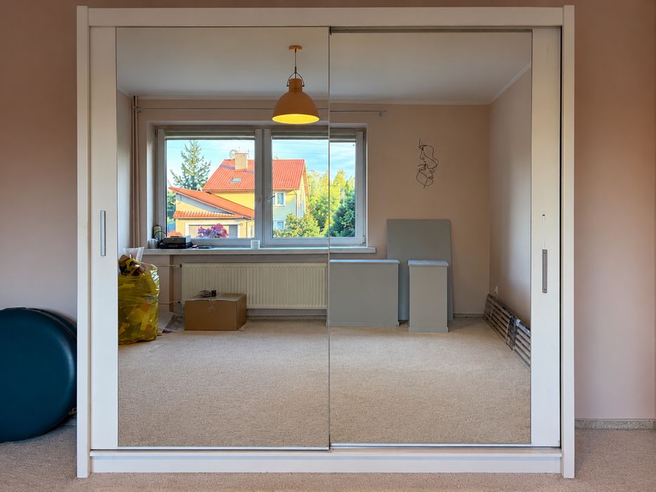Biala Szafa IKEA z lustrem - 2 drzwiowa