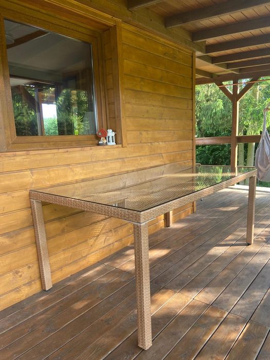 Stół ogrodowy beżowy