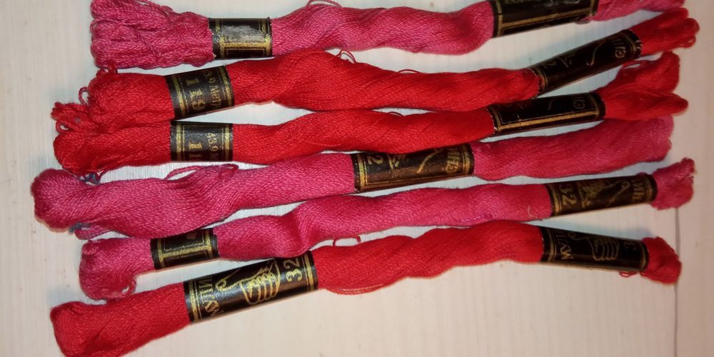 Нитки шерстяні для вишивання.