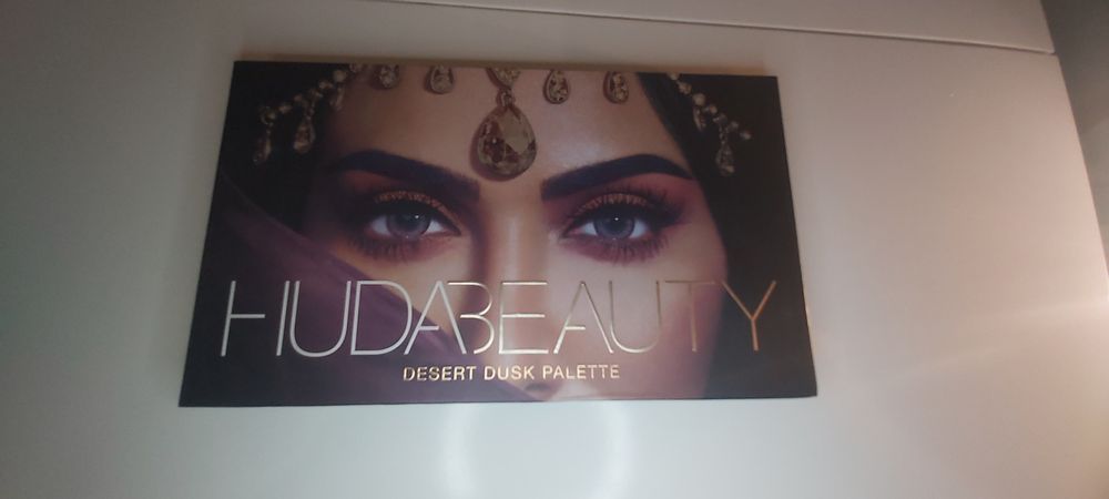 Huda Beauty Desert Dusk paleta cieni do powiek