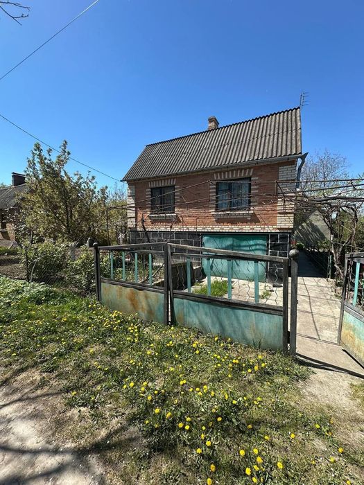 Дача з гаражем, погребом, банею та великою ділянкою!