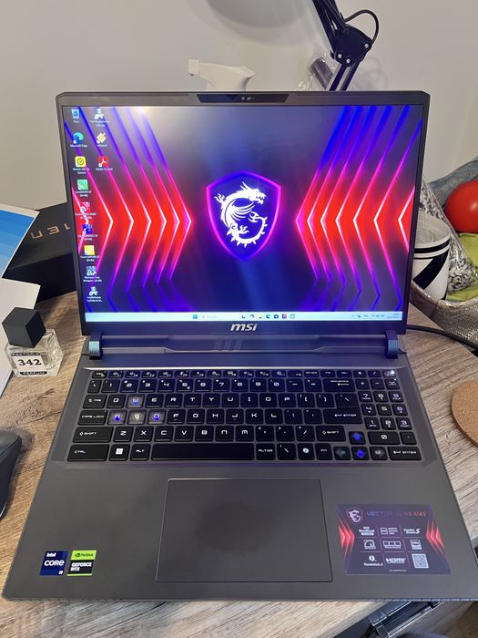 MSI Vector 16 HX | i9-14900HX | RTX 4080 (175W) | 32GB | 240Hz |