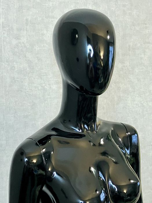 Manekin pełnopostaciowy, stan idealny, czarny glow