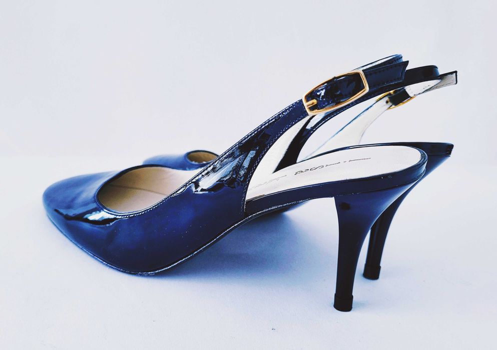 Nowe granatowe skórzane lakierowane klasyczne czółenka na szpilce 36