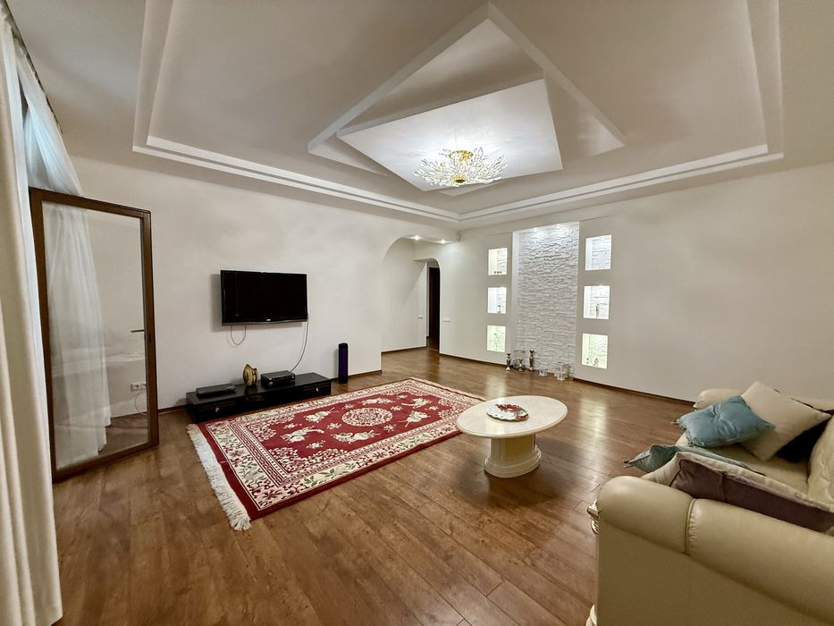 Четырехкомнатная квартира в коттедже на СухомФонтане.Гараж.Автономка.